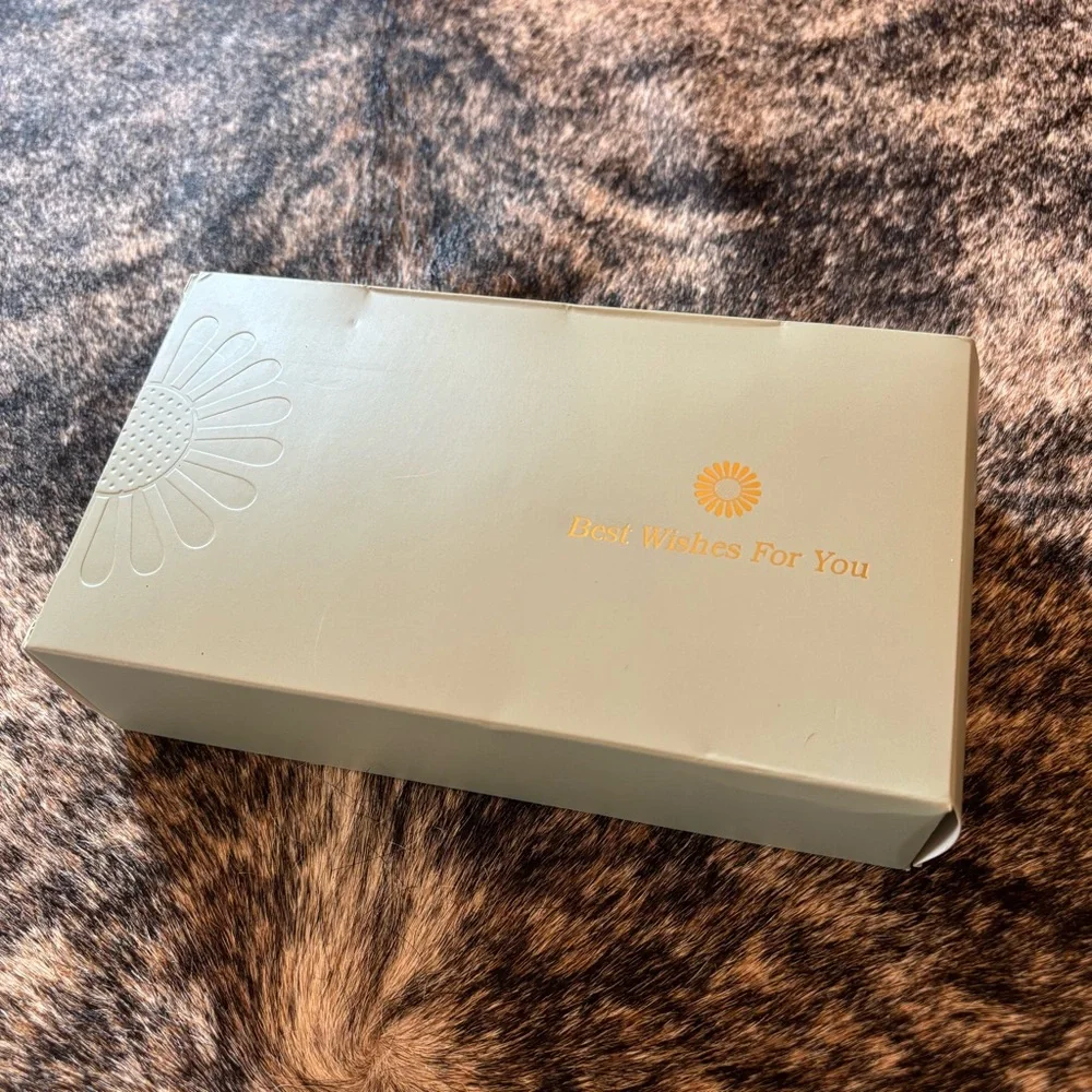 NWT Black Faux Leather Sunflower Detail Wallet / Wristlet, Lots of space! - Picture 3 of 14